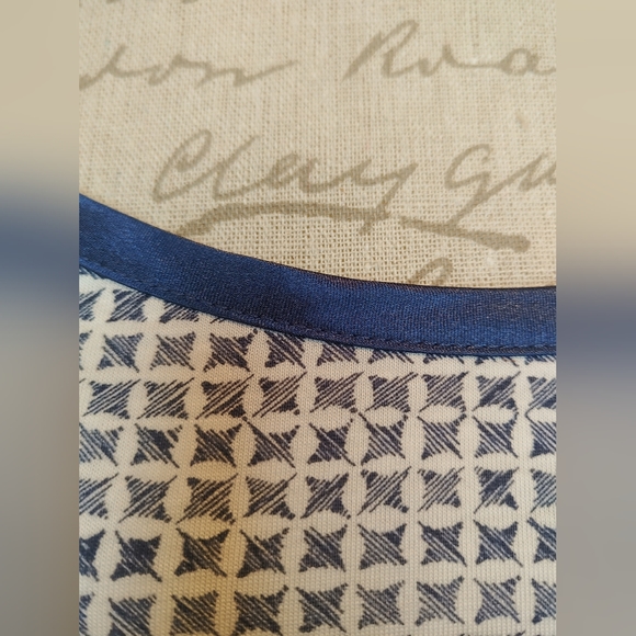 Banana Republic Luxe Blue/White Geometric Soft Tank Top Size XL NWT - Picture 3 of 6